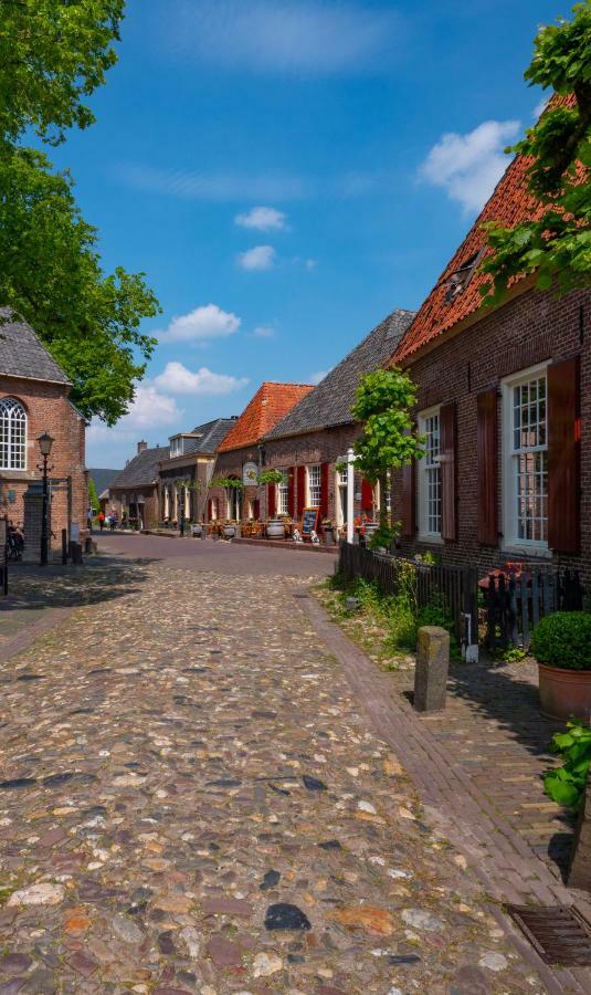 Herberg De Gouden Leeuw Hotel Bronkhorst Exterior foto